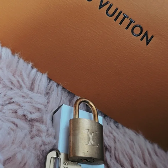 Louis Vuitton Monogram Brown Handbag - Picture 7 of 9